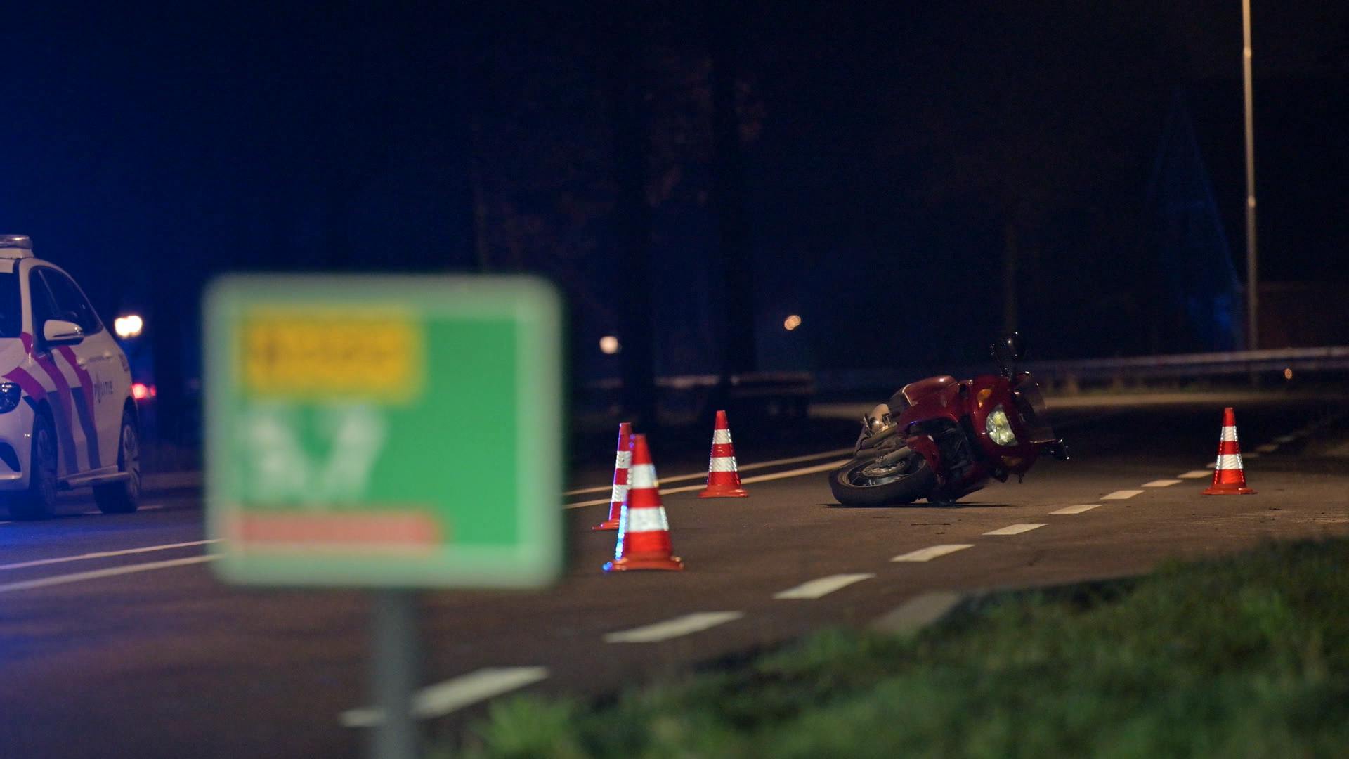 Motorrijder Valt Op N395 Na Botsing En Schuift Door Op Weg